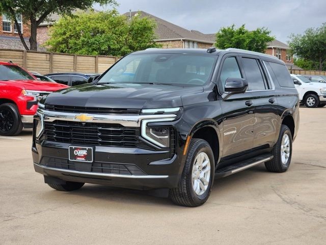 Used 2025 Chevrolet Suburban LS image 11