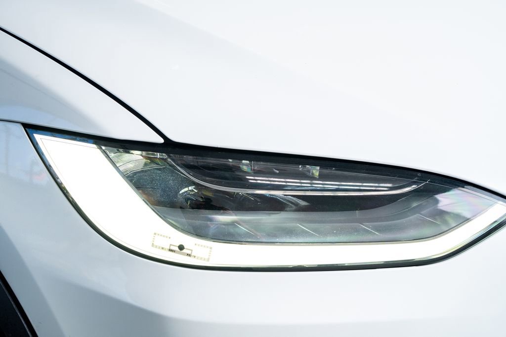 Used 2022 Tesla Model X Plaid image 18