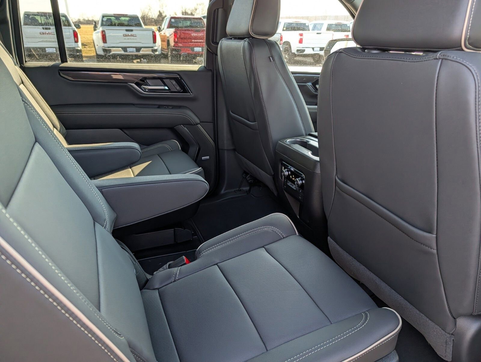New 2026 GMC Yukon XL Elevation AWD/4WD image 28