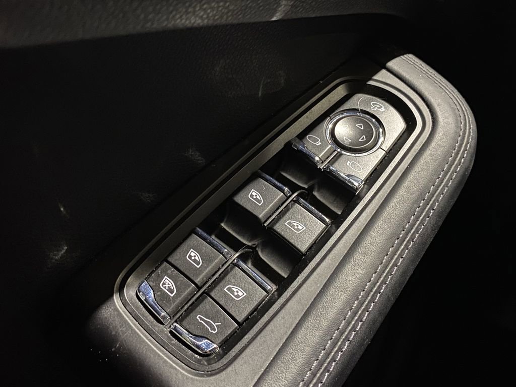 Used 2023 Porsche Macan Turbo AWD/4WD image 9