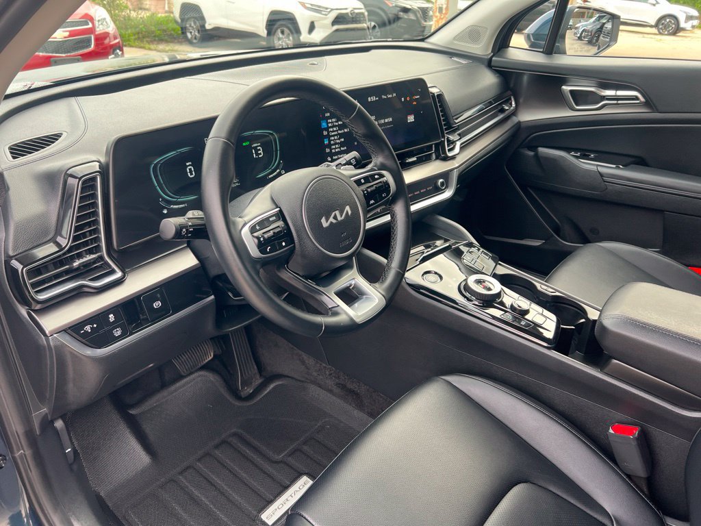 Certified 2025 Kia Sportage EX AWD/4WD image 6