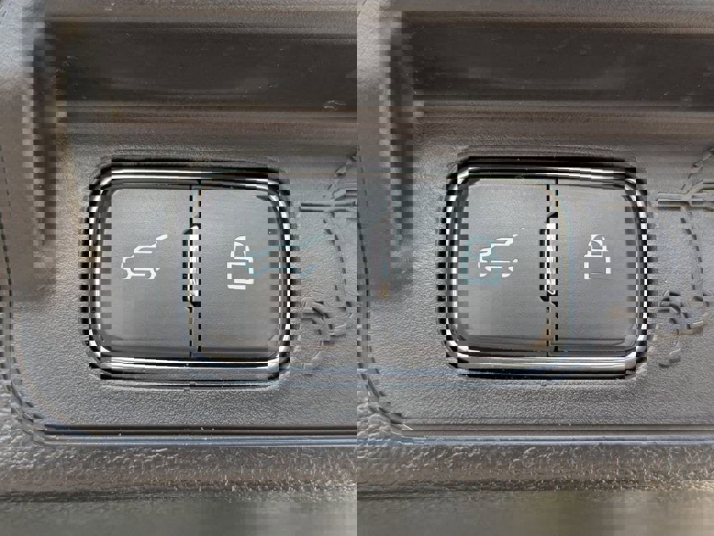 Used 2024 Ford Explorer XLT w/ Equipment Group 202A image 9