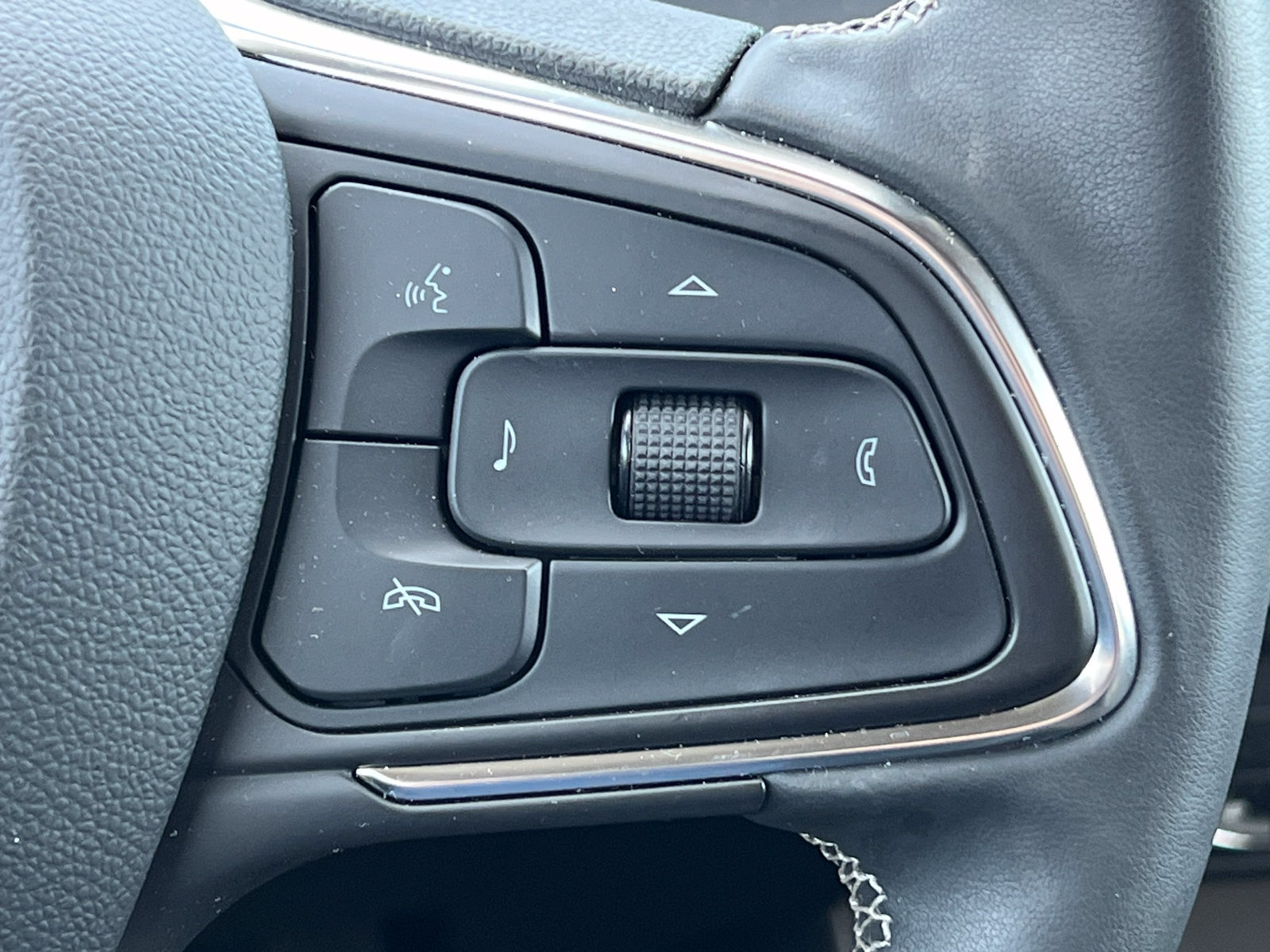 Certified 2024 Buick Encore GX Preferred w/ Comfort Package FWD image 16