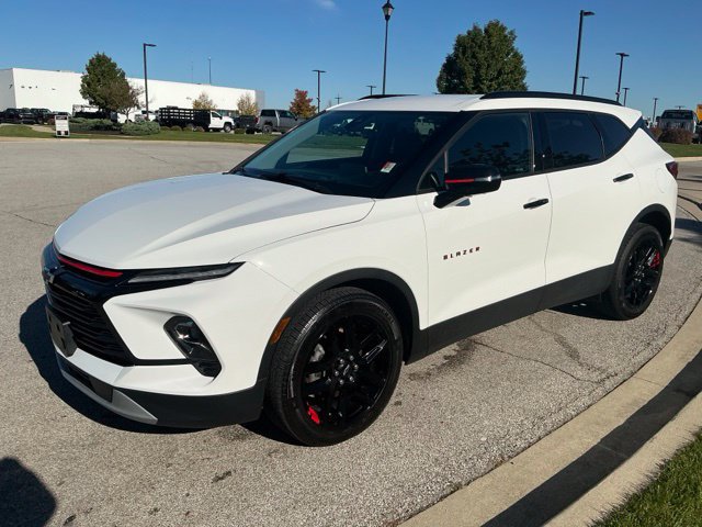 Used 2024 Chevrolet Blazer LT w/ Sound & Technology Package AWD/4WD image 3