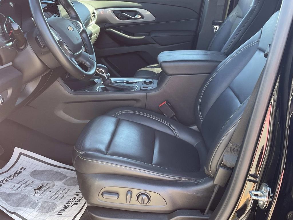Used 2023 Chevrolet Traverse LT image 19