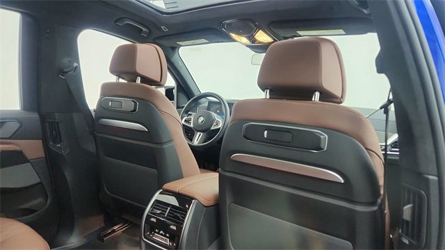 Used 2025 BMW X7 M60i image 27