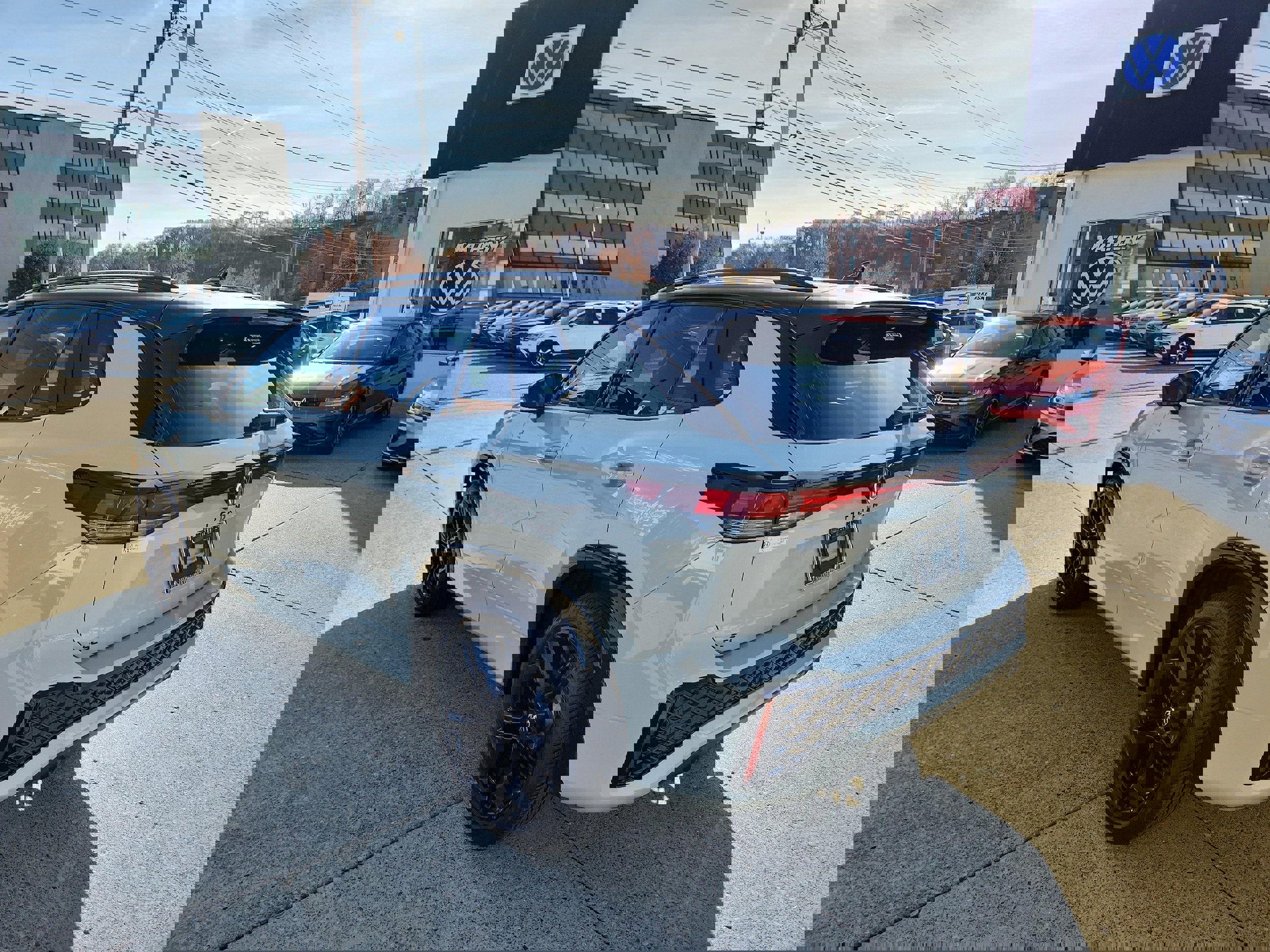 New 2026 Volkswagen Tiguan SE R-Line image 3