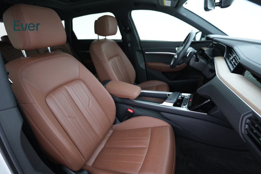 Used 2024 Audi Q8 e-tron Premium AWD/4WD image 23