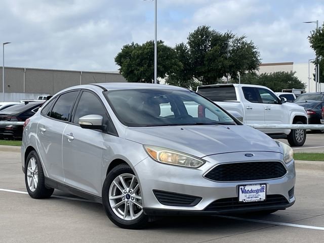 Used 2016 Ford Focus SE FWD image 2