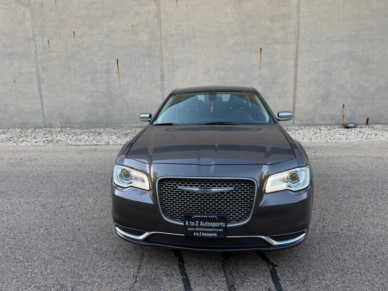 Used 2018 Chrysler 300 Touring w/ Chrome Appearance Package RWD image 3