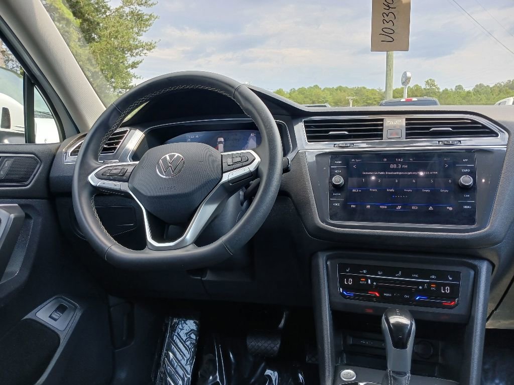 Used 2024 Volkswagen Tiguan SE image 13