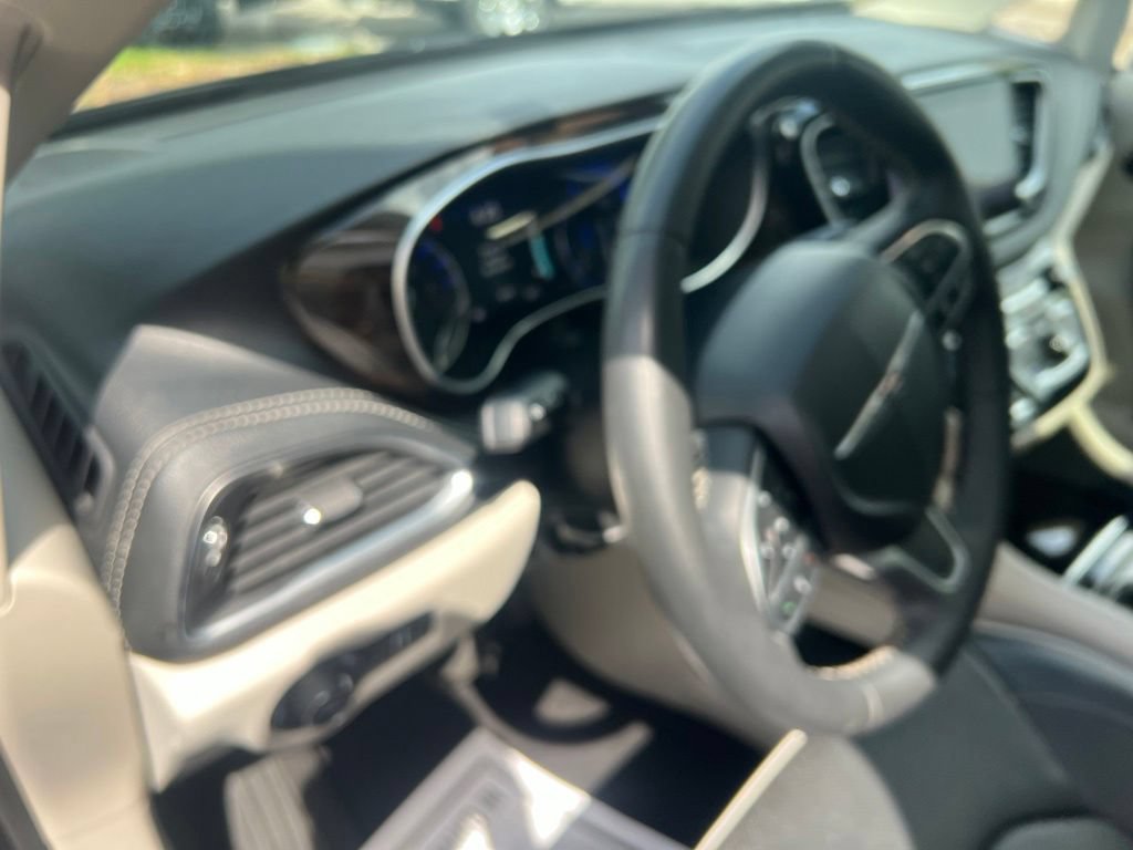 Certified 2023 Chrysler Pacifica Limited FWD image 33