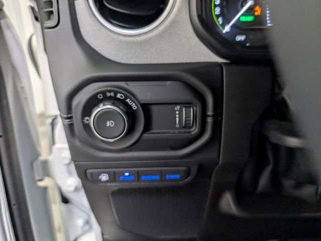 Used 2025 Jeep Wrangler Unlimited Sahara AWD/4WD image 18