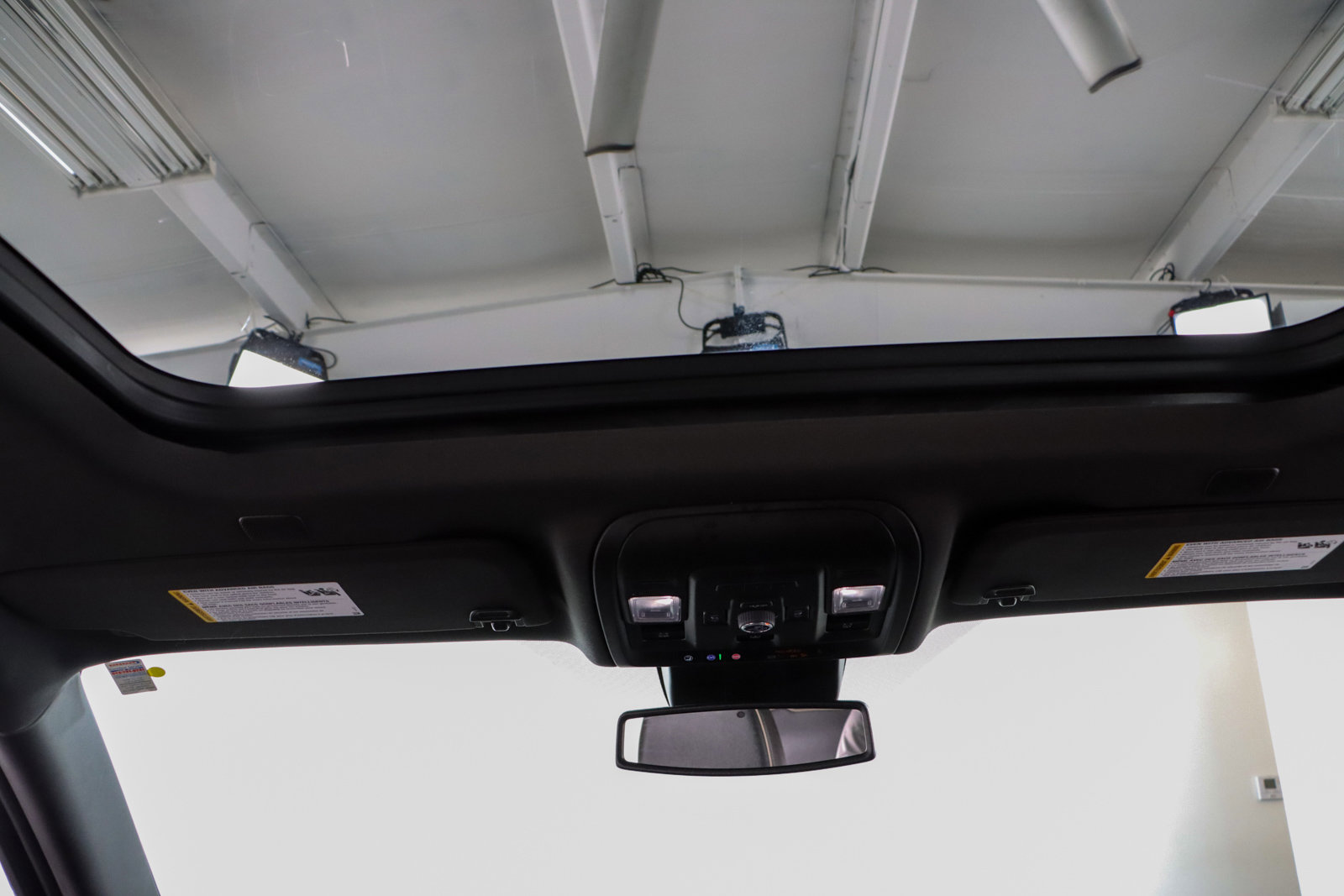 Used 2023 GMC Yukon SLT w/ SLT Luxury Package image 22