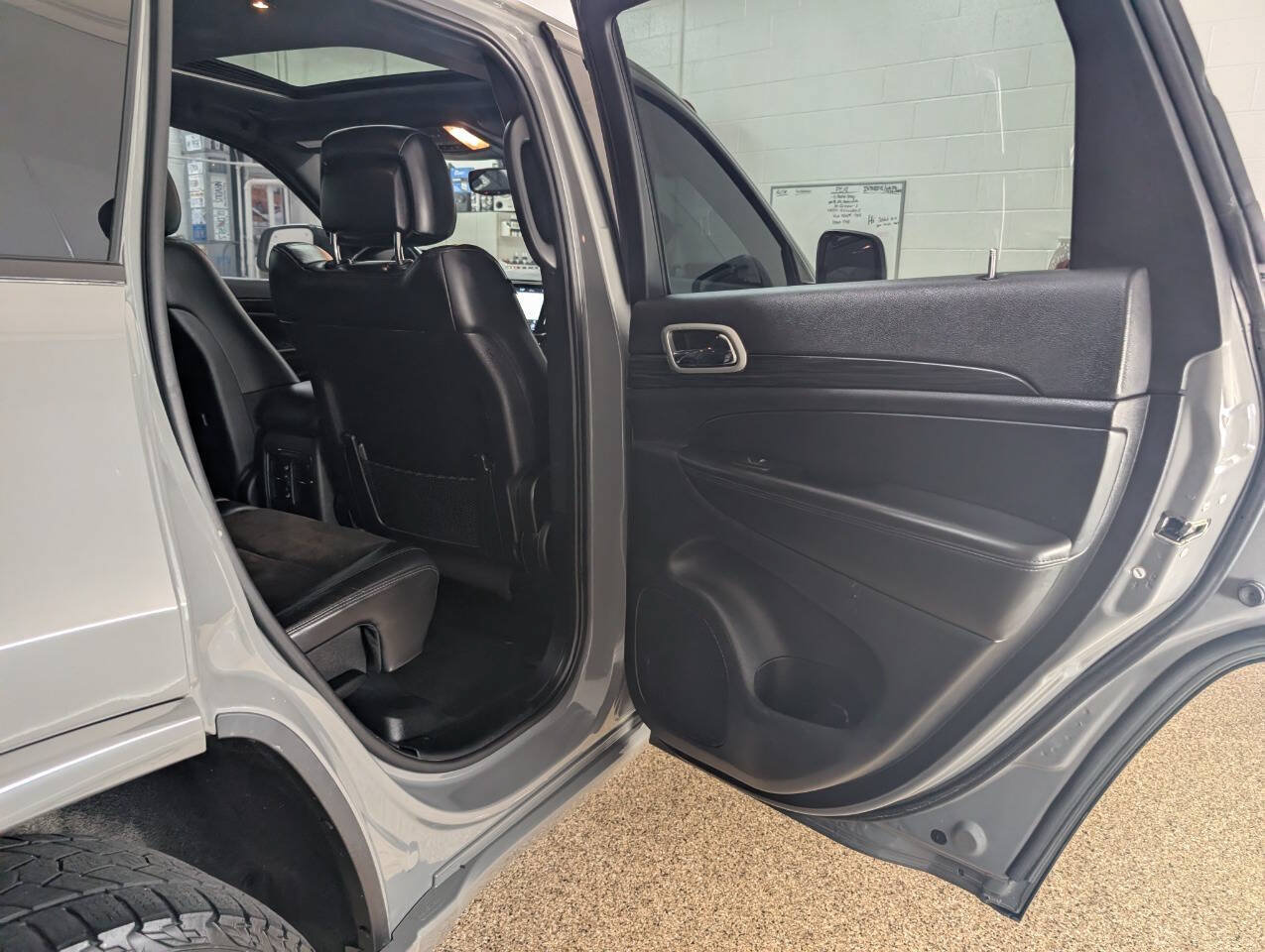 Used 2022 Jeep Grand Cherokee Altitude AWD/4WD image 25