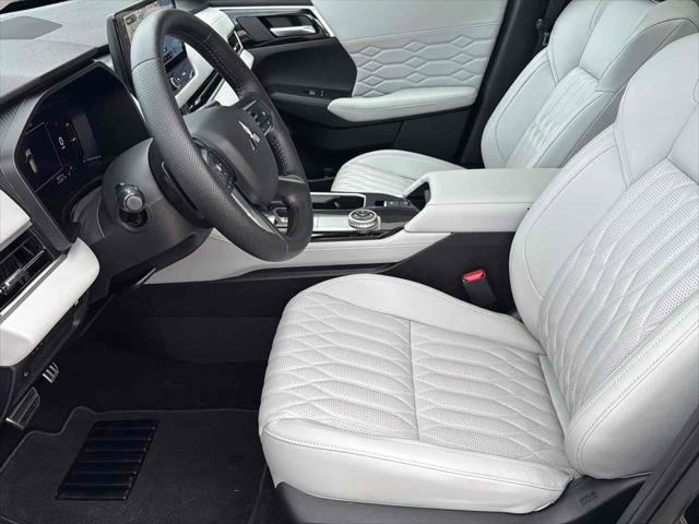 Used 2025 Mitsubishi Outlander SEL image 16