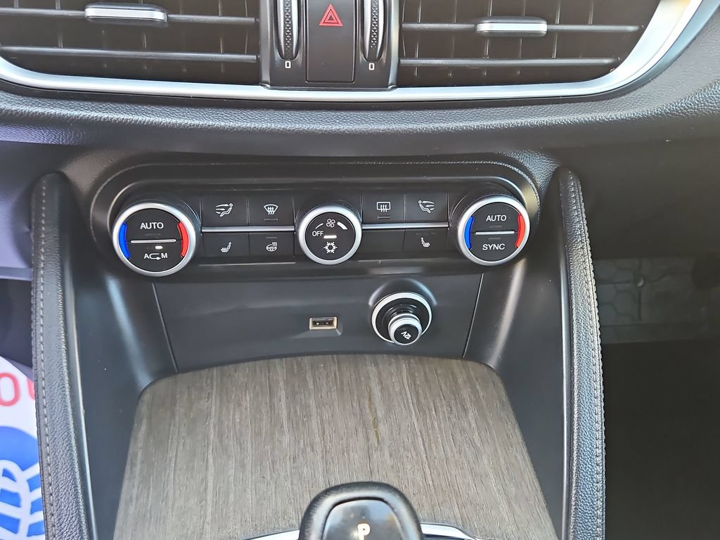 Used 2018 Alfa Romeo Stelvio Ti AWD/4WD image 19