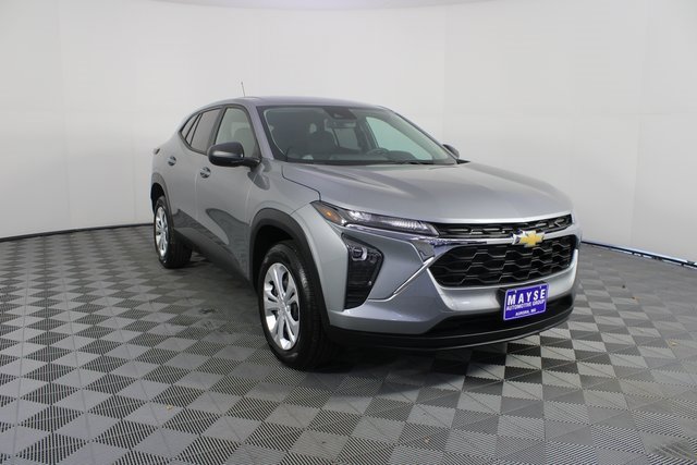 Used 2025 Chevrolet Trax LS image 25
