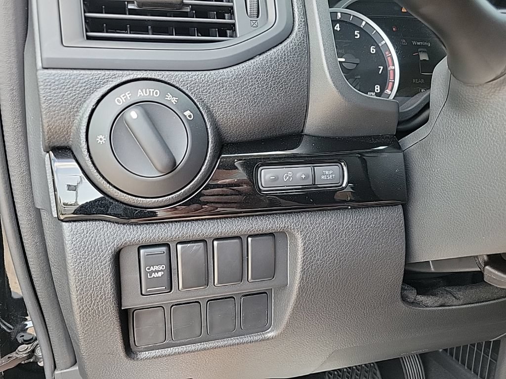 Used 2024 Nissan Titan SV AWD/4WD image 18