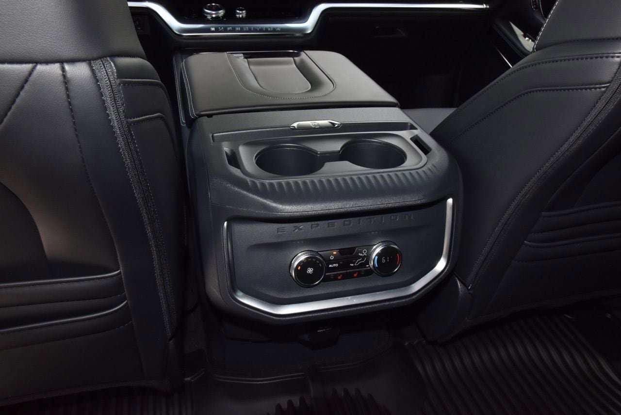 Certified 2025 Ford Expedition Platinum w/ Stealth Performance Package AWD/4WD image 19