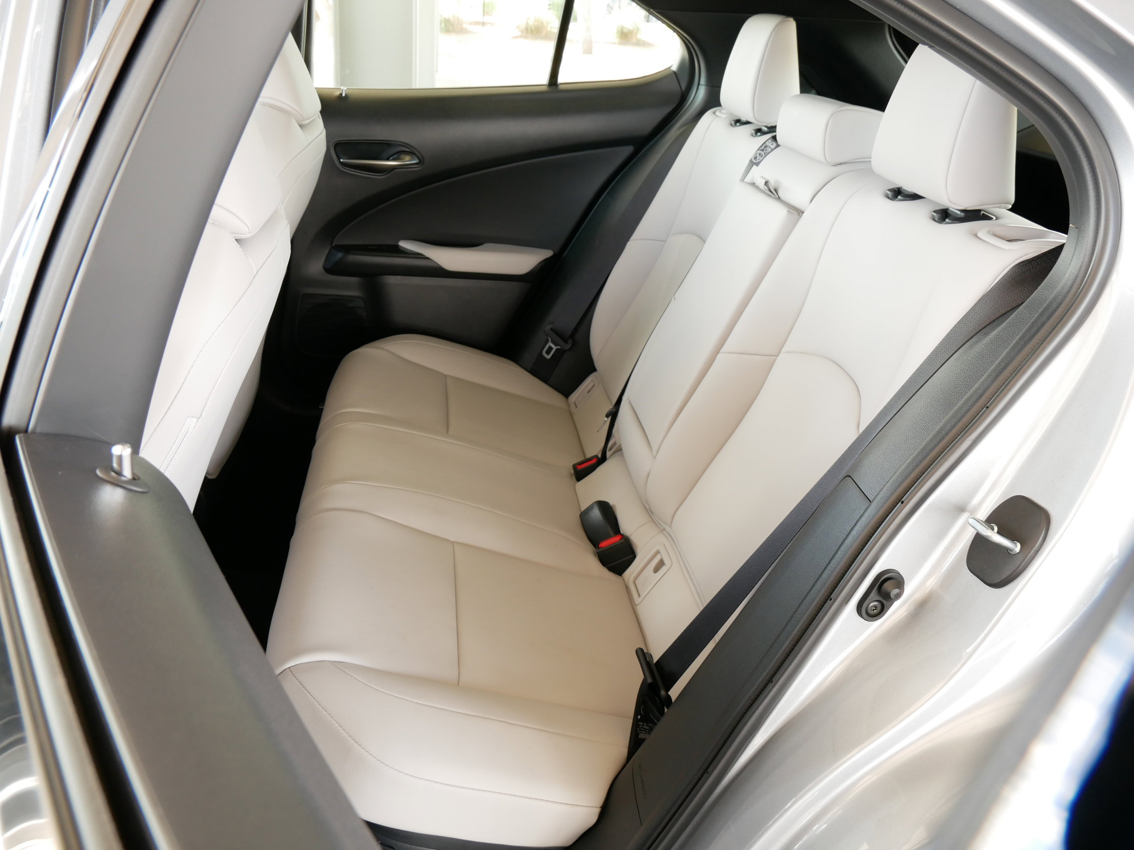 Used 2025 Lexus UX 300h FWD w/ Accessory Package (Z2) image 20