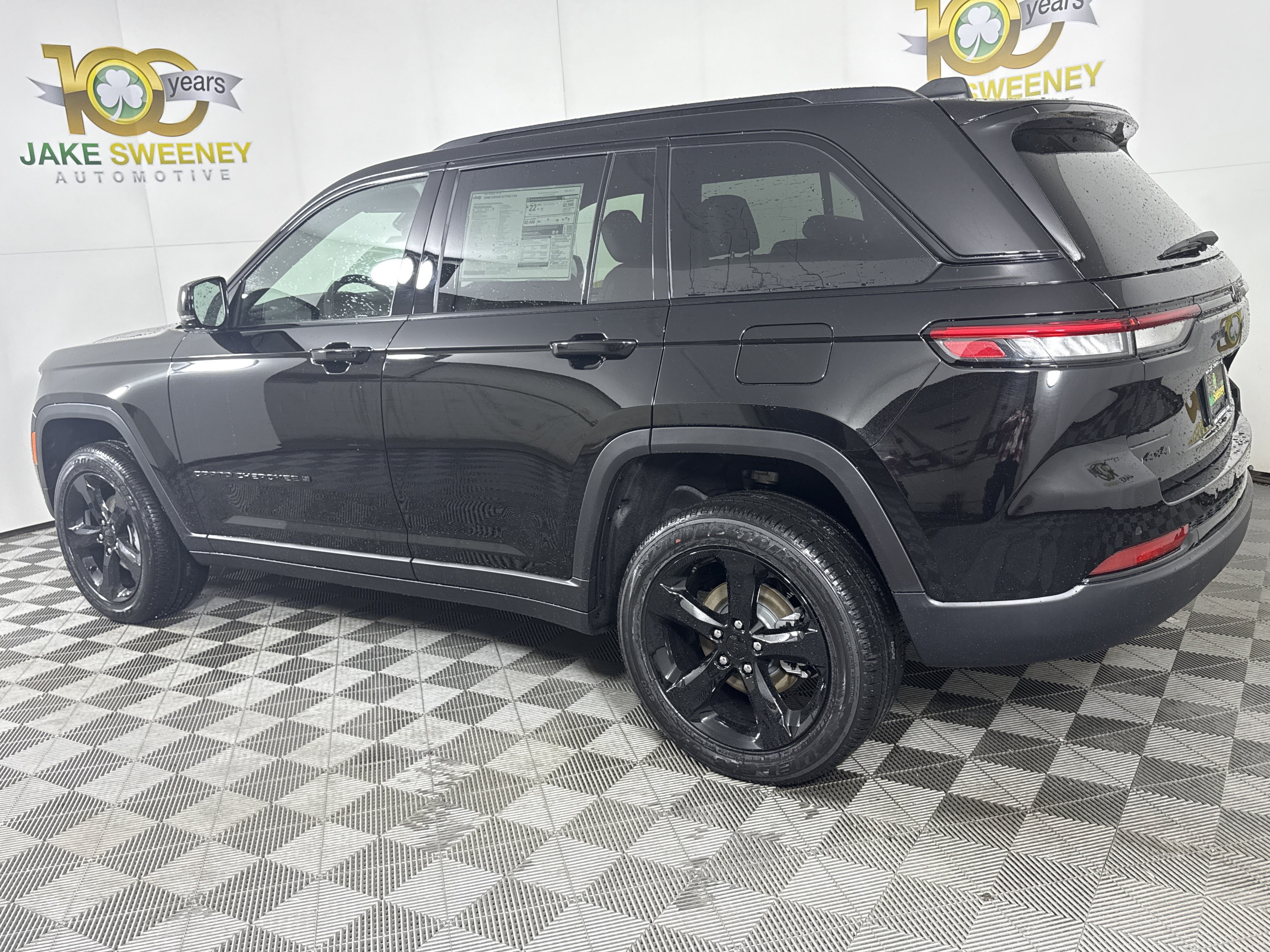 New 2025 Jeep Grand Cherokee Altitude w/ Trailer Tow Package AWD/4WD image 6