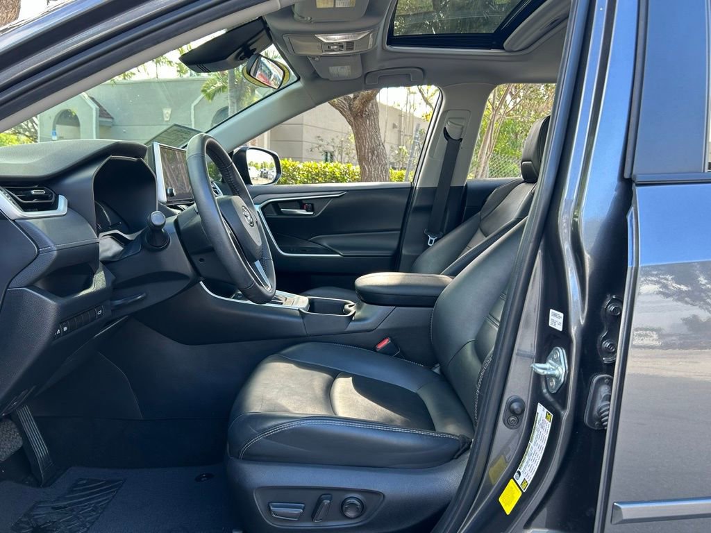 Used 2023 Toyota RAV4 XLE Premium image 16