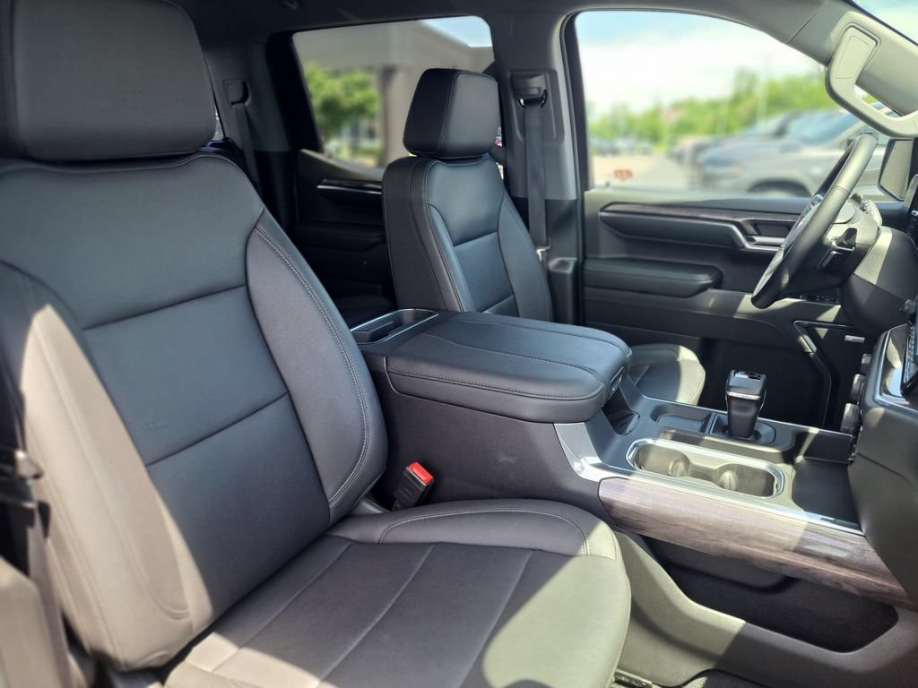 Used 2024 Chevrolet Silverado 1500 LTZ AWD/4WD image 30