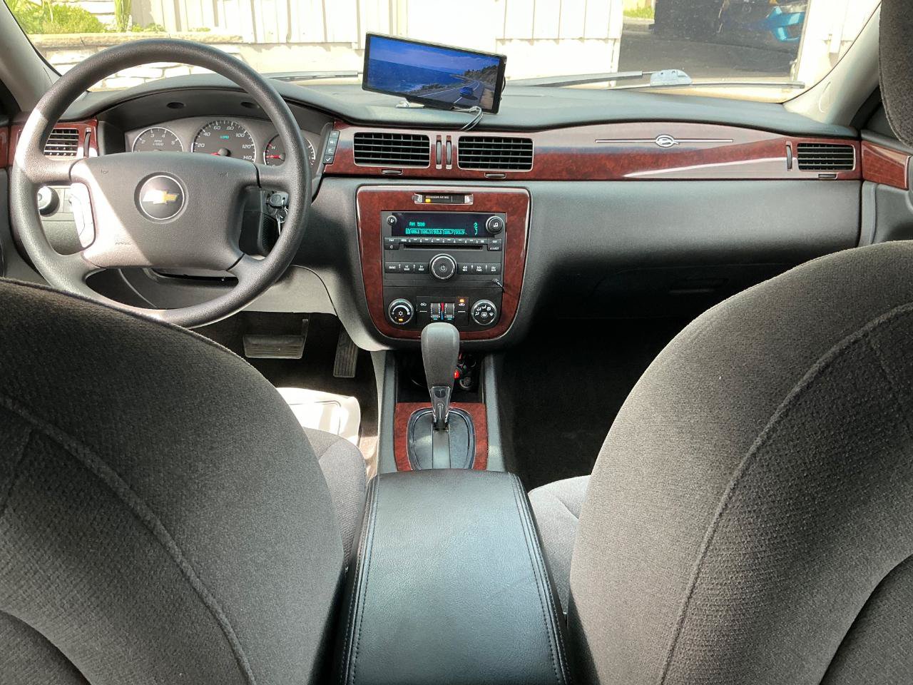 Used 2009 Chevrolet Impala LT FWD image 14