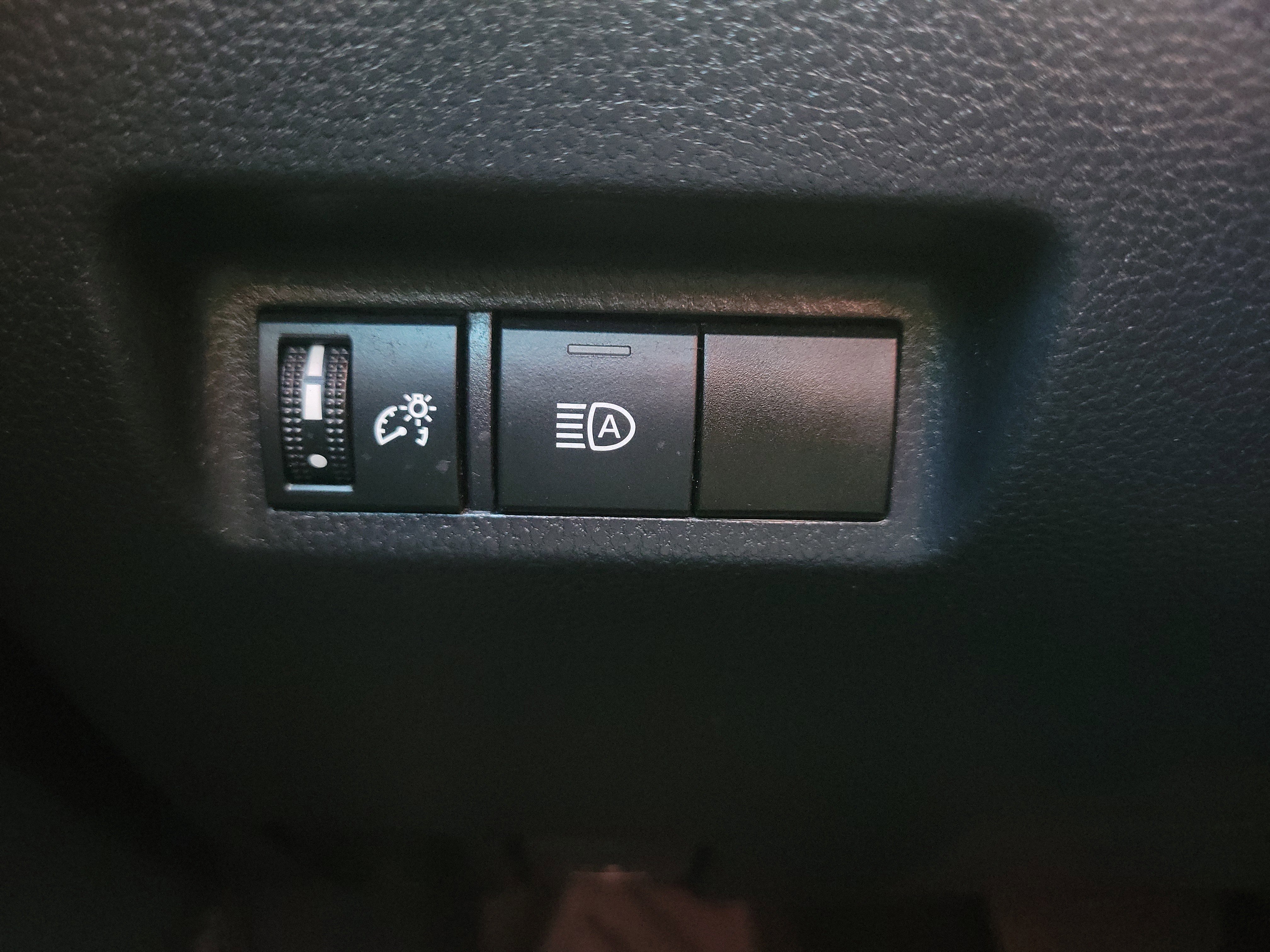 Used 2021 Toyota RAV4 XLE image 19