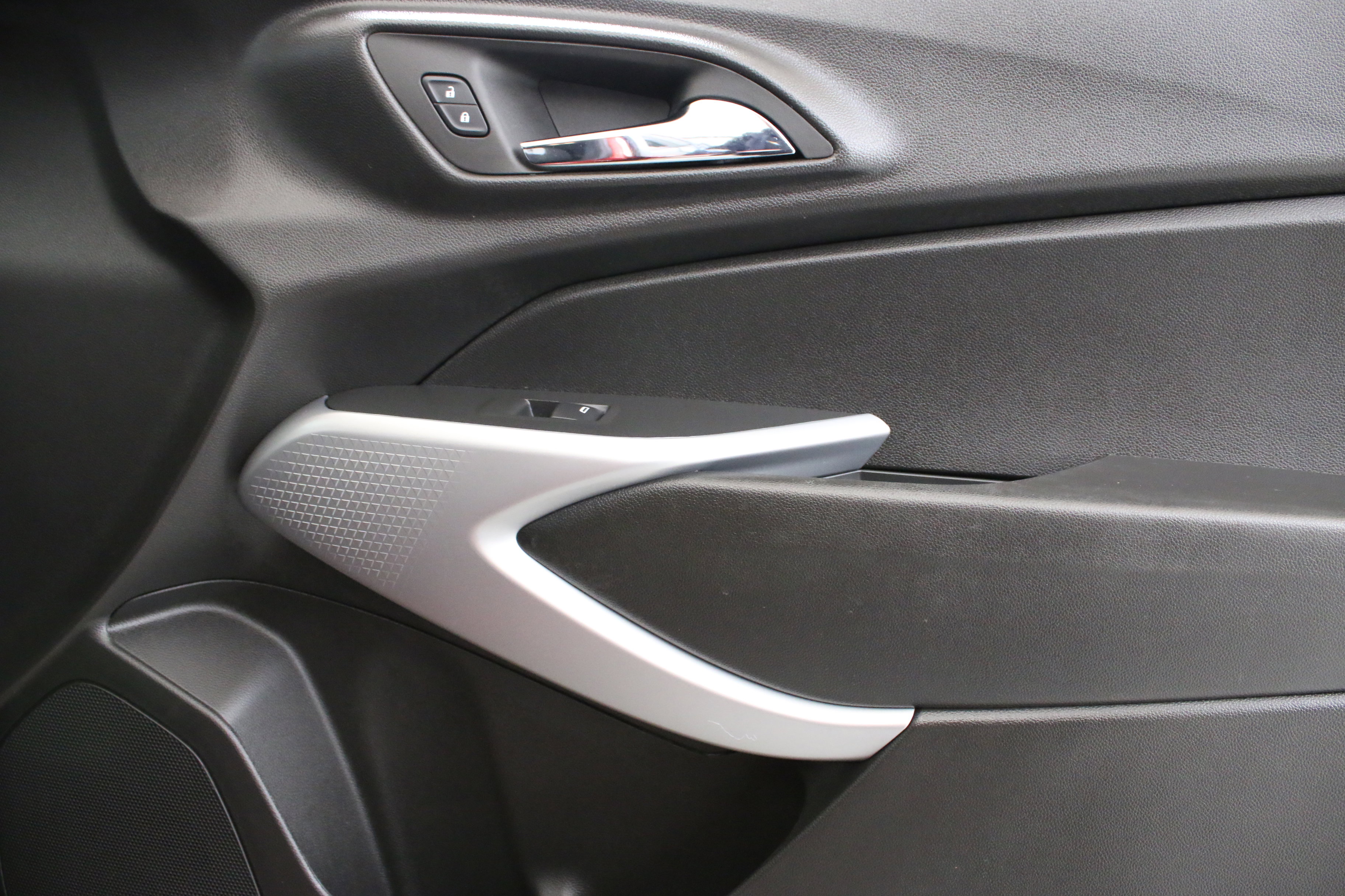 Certified 2024 Chevrolet Trax LS image 35