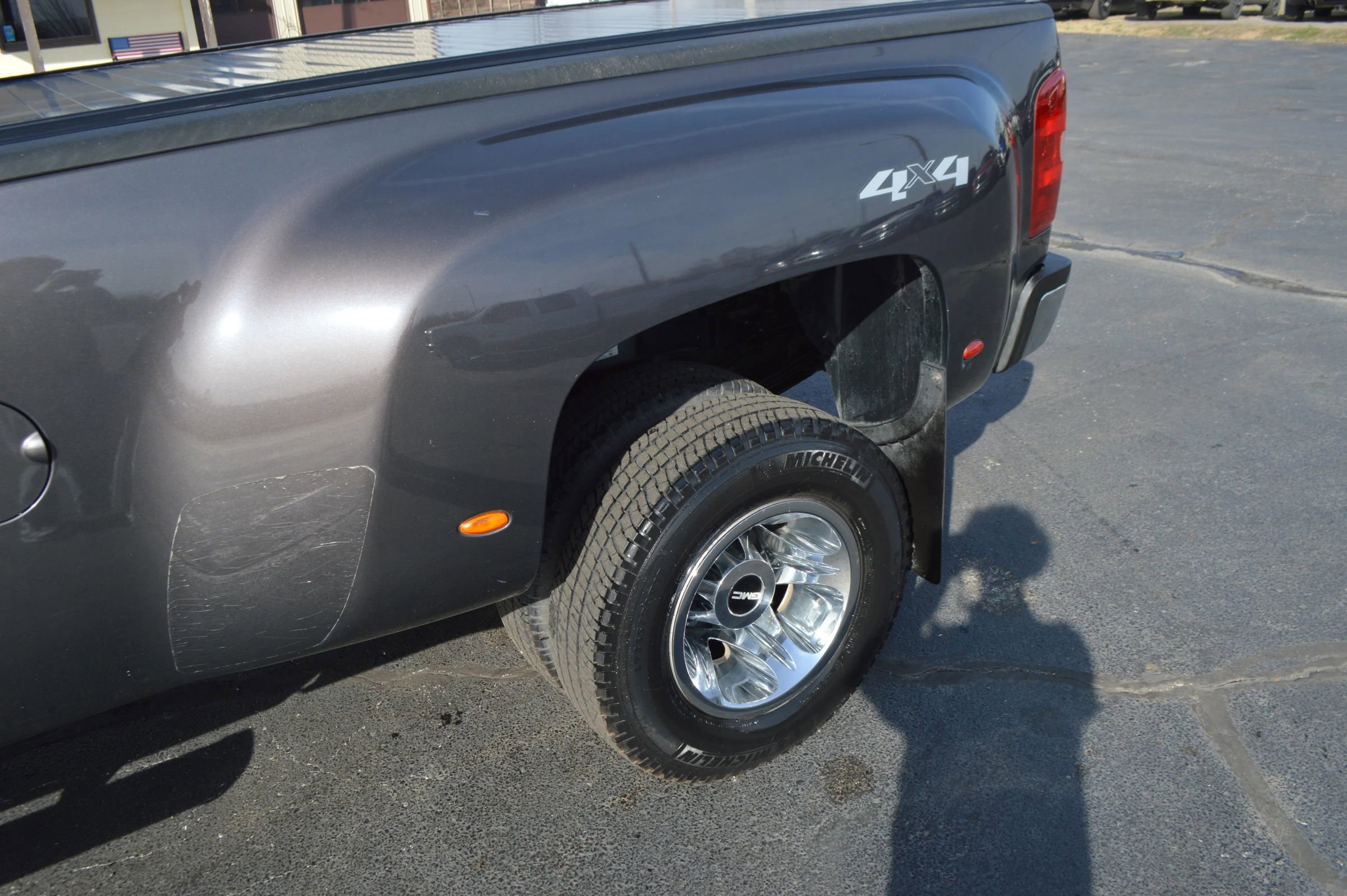 Used 2011 GMC Sierra 3500 SLT w/ SLT Convenience Package image 5