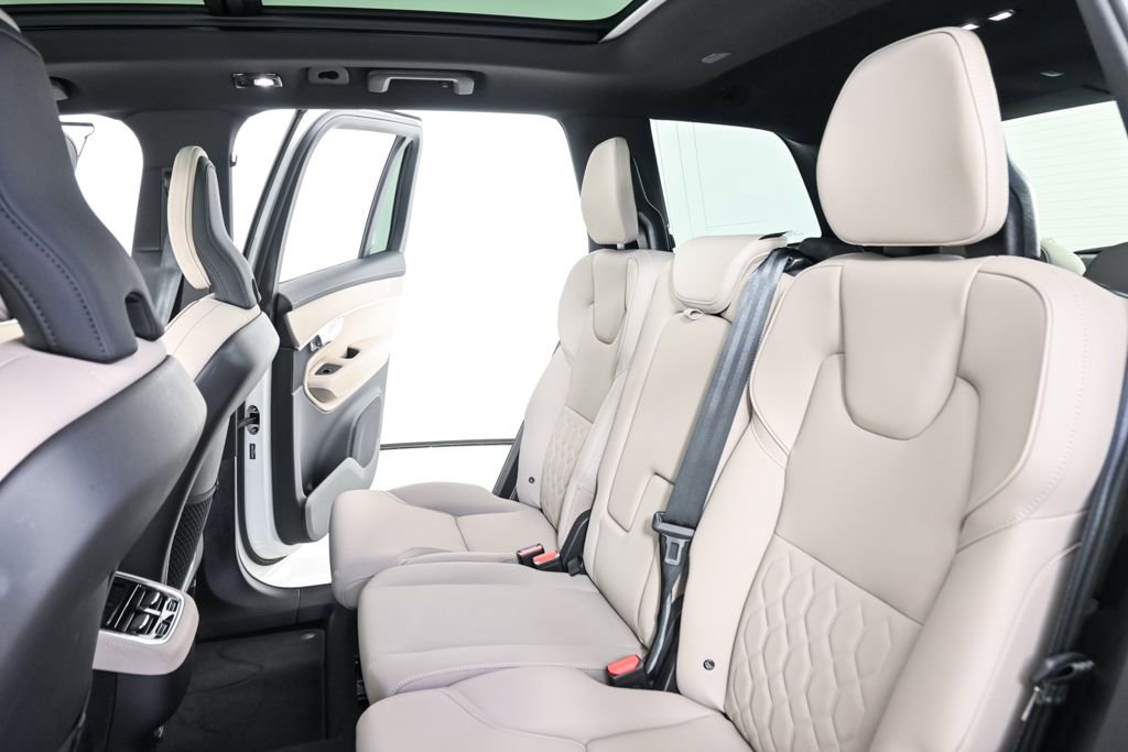 Certified 2025 Volvo XC90 B6 Core w/ Climate Package image 22