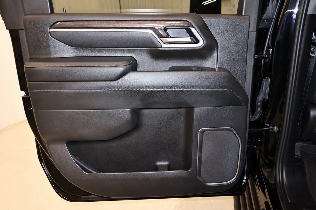 Used 2025 Chevrolet Silverado 2500 LTZ w/ LTZ Premium Package image 15