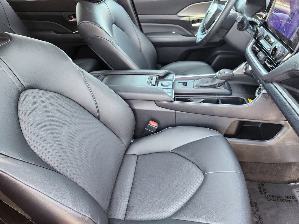 Used 2024 Toyota Grand Highlander AWD Hybrid image 5