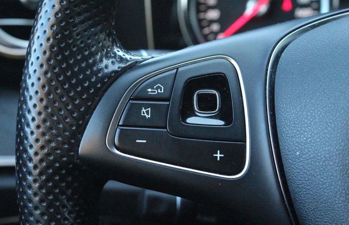 Used 2017 Mercedes-Benz E 300 4MATIC image 14