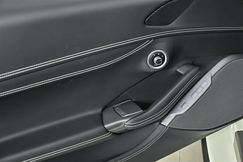 Used 2019 Ferrari Portofino RWD image 20