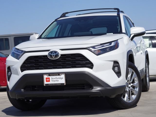 Used 2025 Toyota RAV4 XLE Premium w/ Weather Package FWD image 4