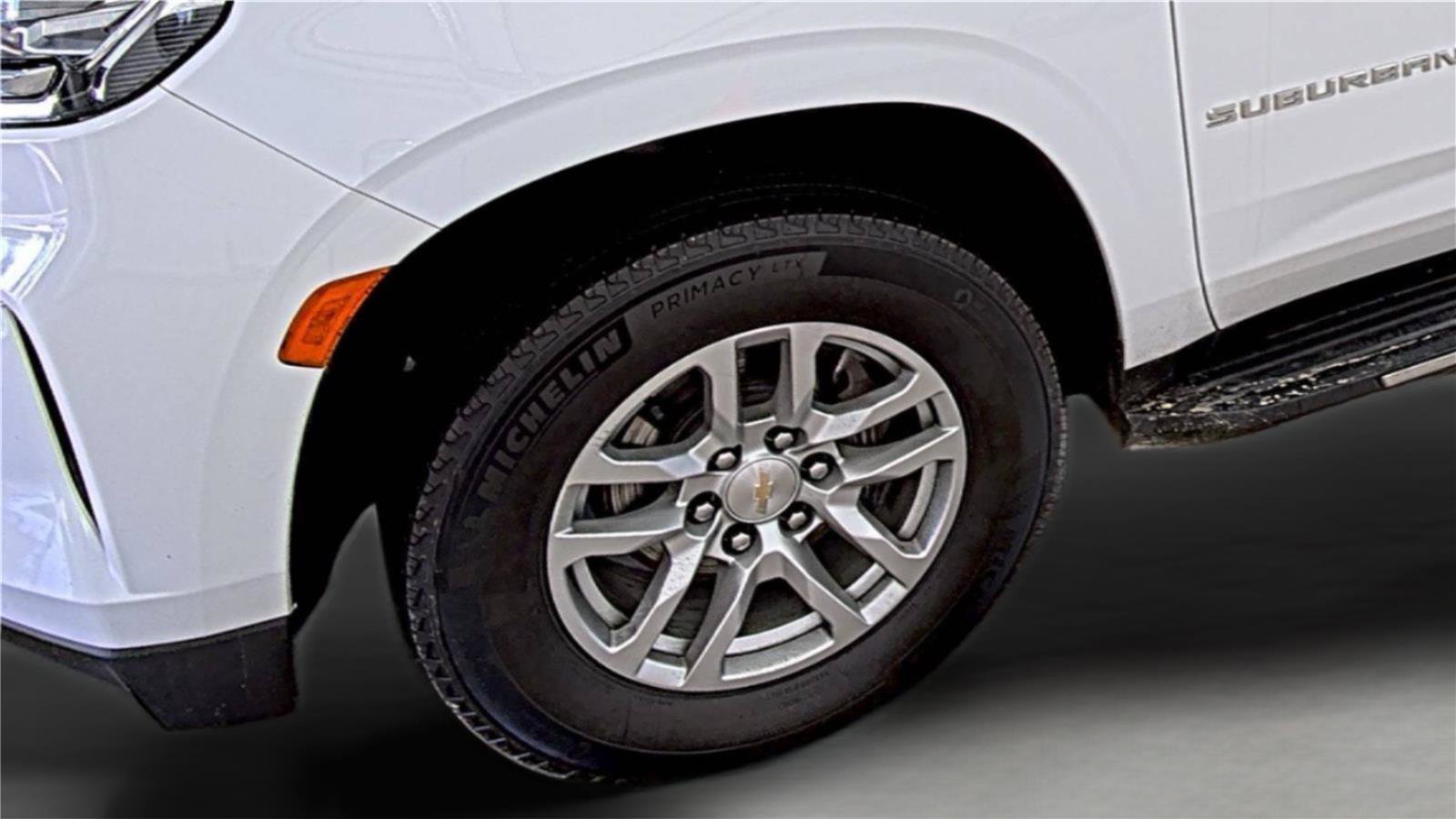 Used 2024 Chevrolet Suburban LT image 7