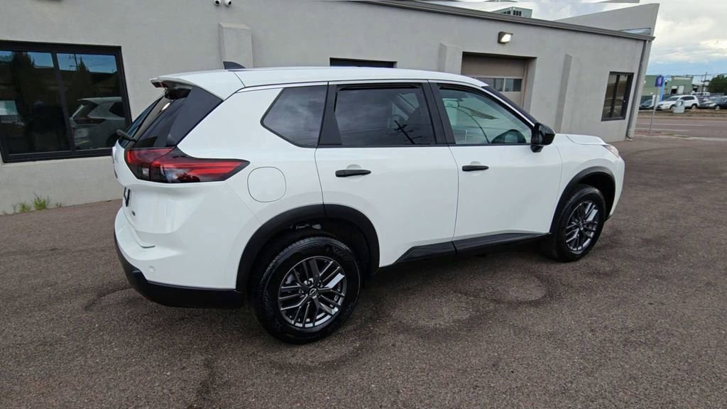 Used 2025 Nissan Rogue S image 8