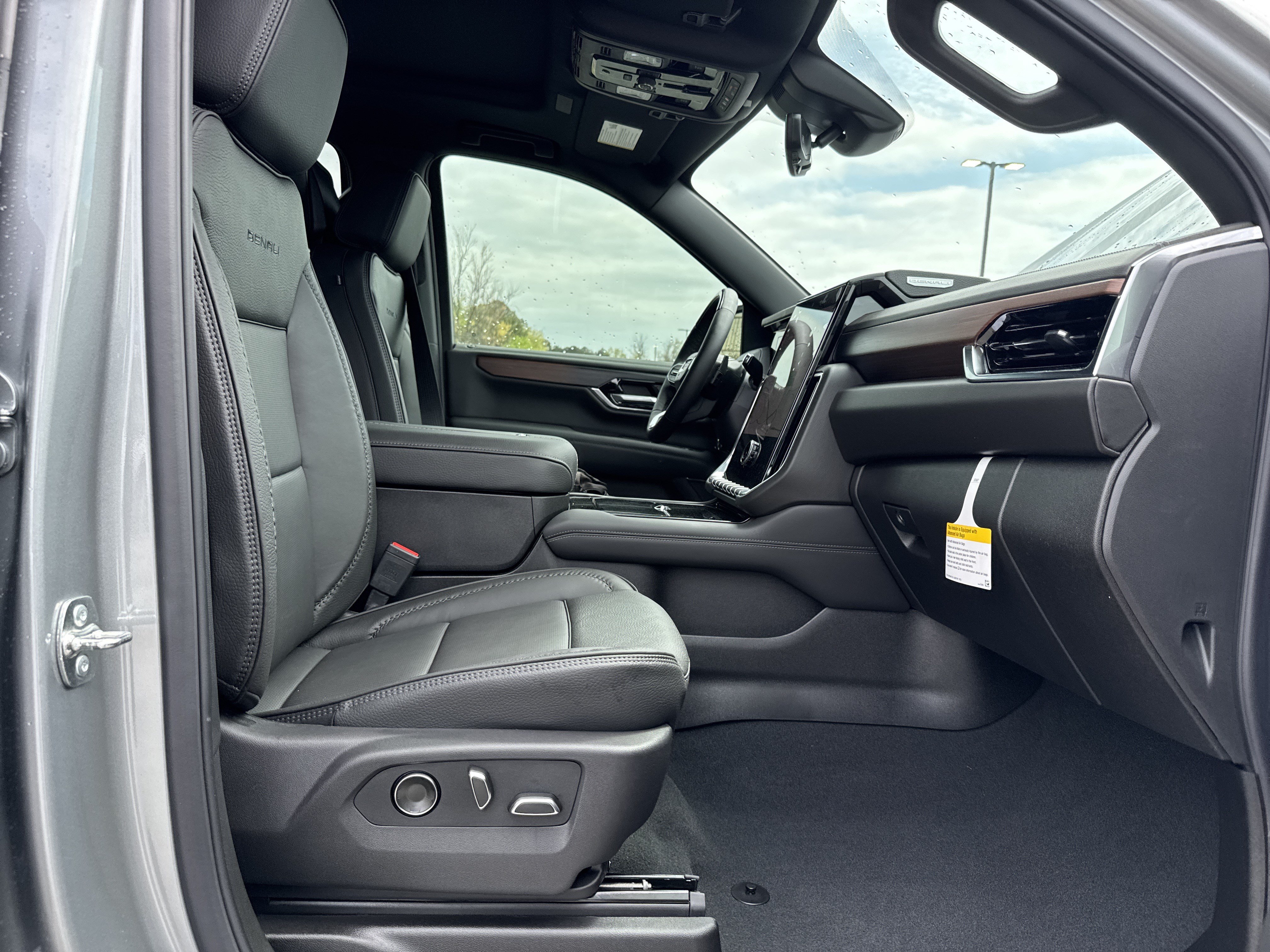 New 2026 GMC Yukon XL Denali w/ Denali Reserve Package AWD/4WD image 36