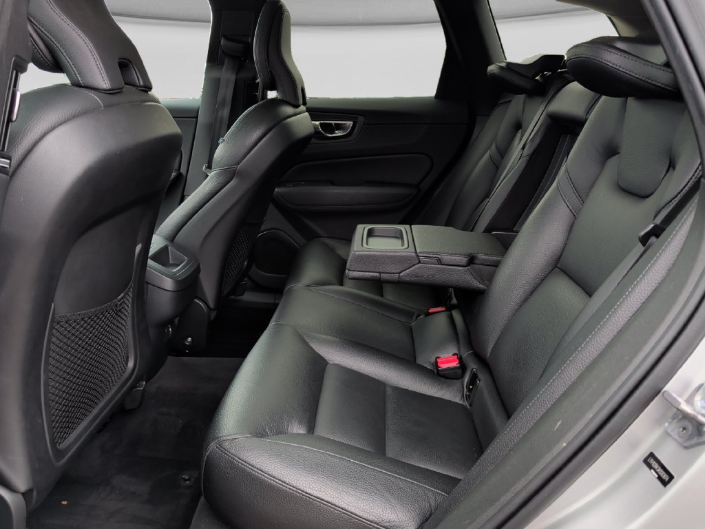 Used 2019 Volvo XC60 T5 Momentum w/ Premium Package AWD/4WD image 31