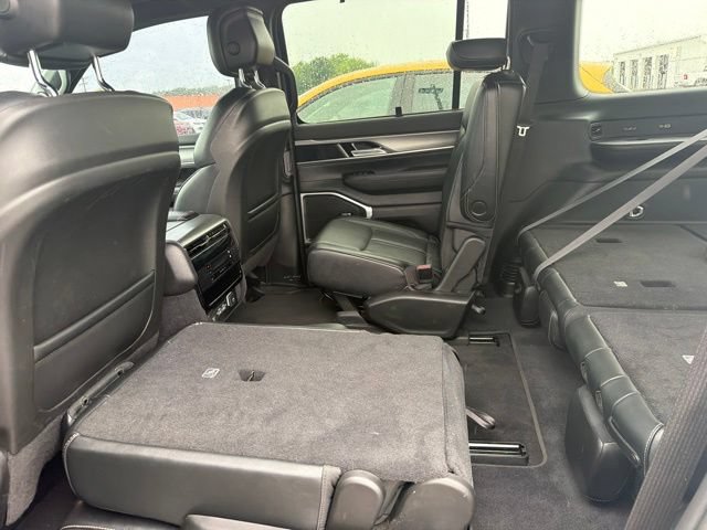 Used 2023 Jeep Wagoneer Series II w/ Convenience Group I AWD/4WD image 8