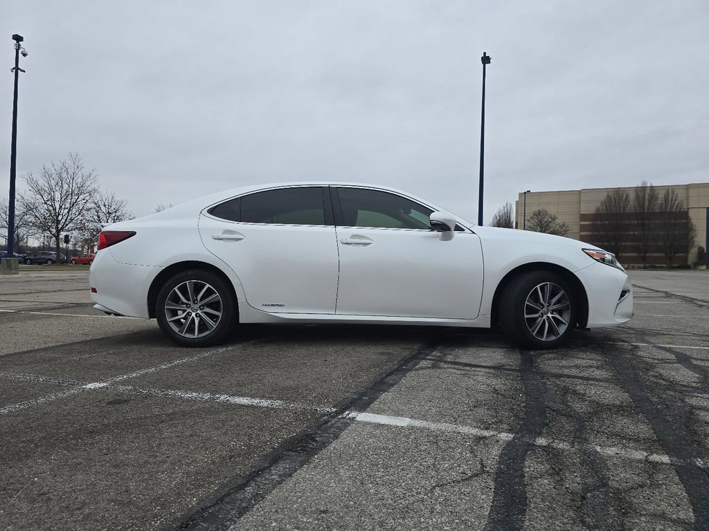 Used 2017 Lexus ES 300h image 17