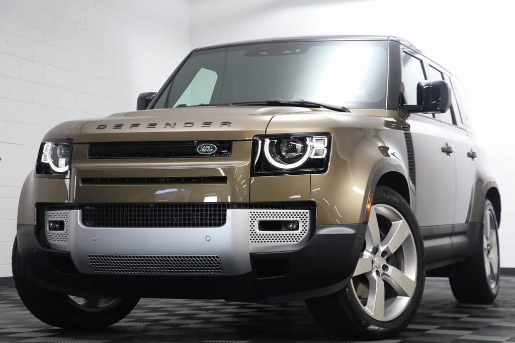 New 2024 Land Rover Defender 110 SE image 2