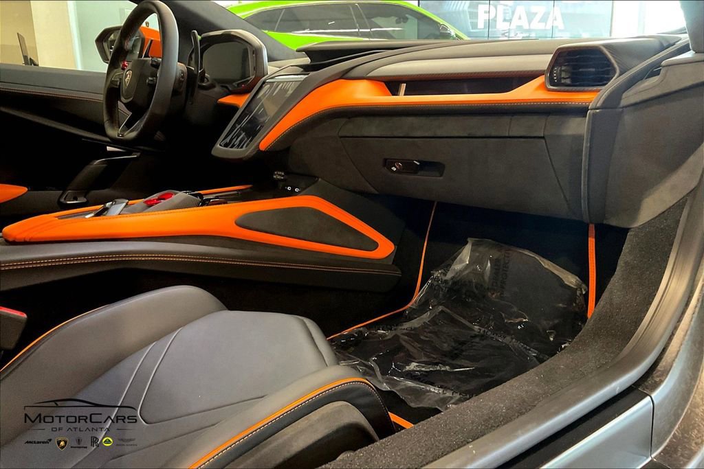 Used 2024 Lamborghini Revuelto image 14