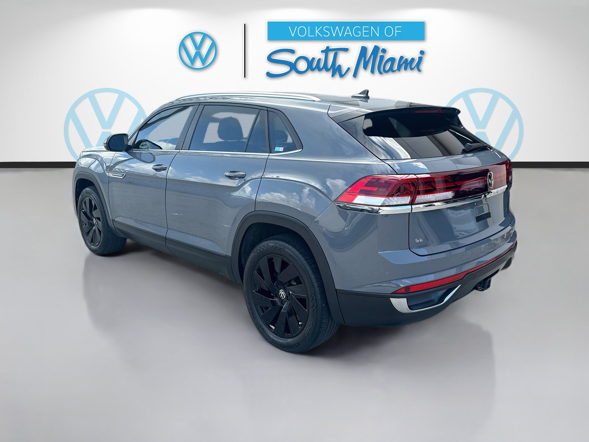 Certified 2024 Volkswagen Atlas Cross Sport SE FWD image 5