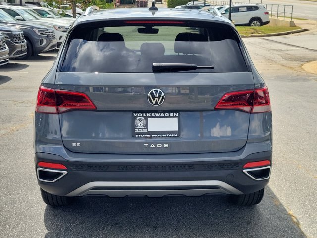 Certified 2024 Volkswagen Taos SE w/ Panoramic Sunroof Package FWD image 5