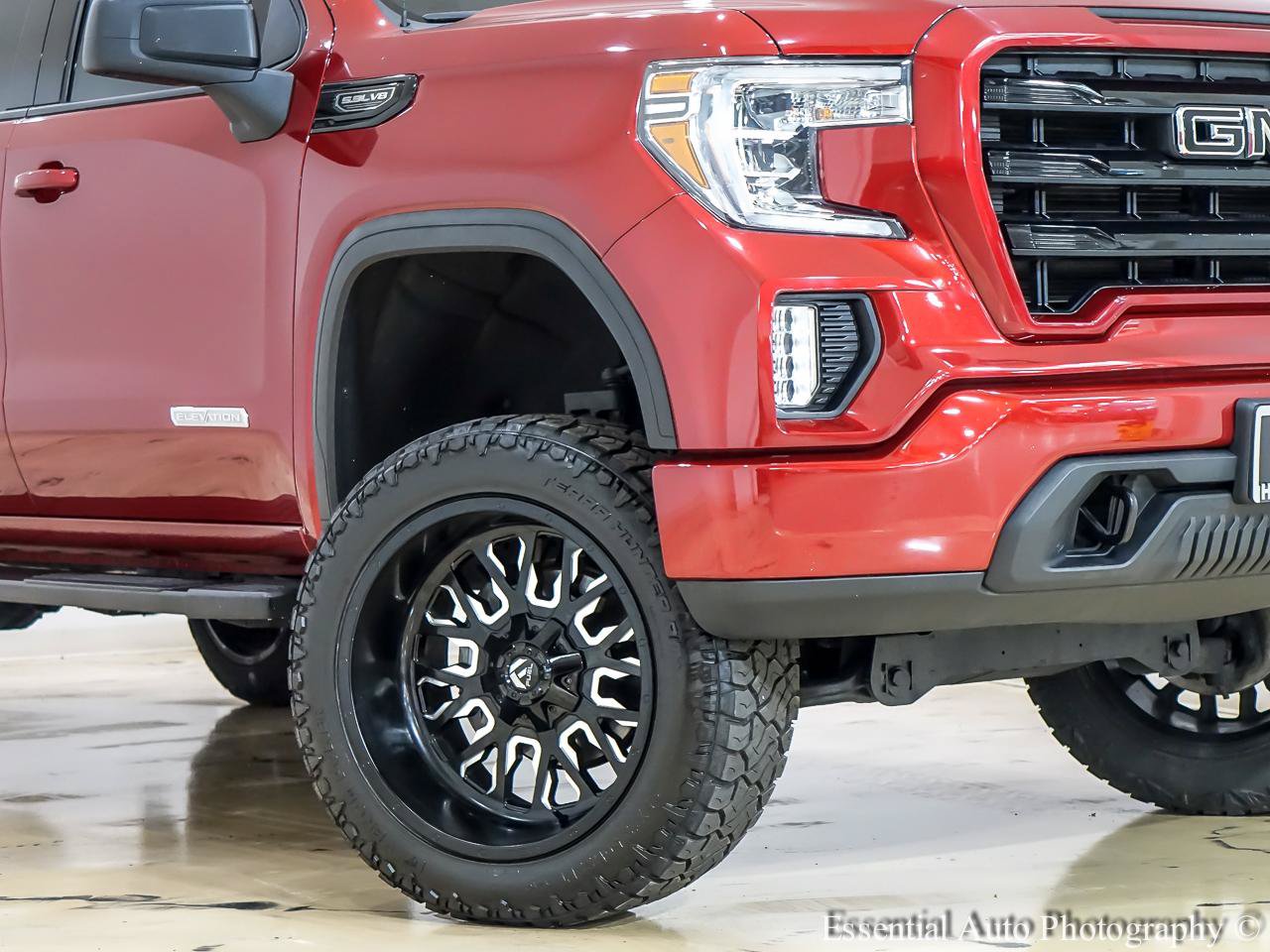 Used 2021 GMC Sierra 1500 Elevation w/ LPO, Elevation Black Package AWD/4WD image 3