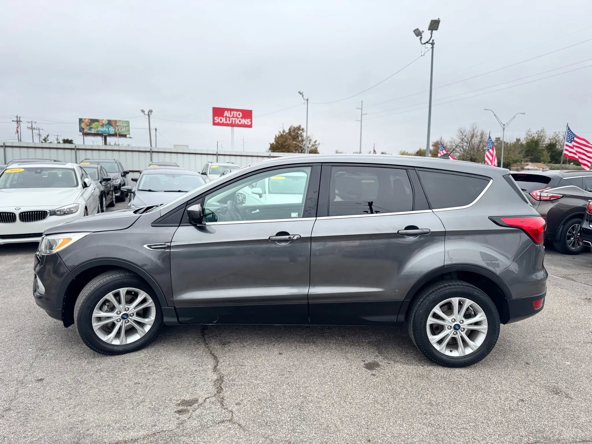 Used 2019 Ford Escape SE image 6